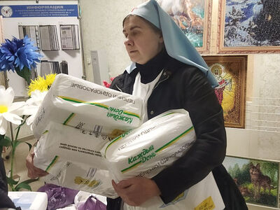 Ростовская епархия передает вещи и средства гигиены эвакуированным пожилым из Херсонской области. Информационная сводка о помощи беженцам (от 13 ноября 2022 года)