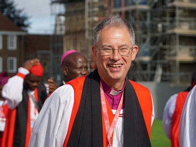 Епископ Оксфордский призывает церковь Англии признать однополые «браки» - традиционалисты против