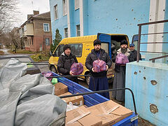 В Северодонецкой епархии раздали продукты и средства гигиены местным жителям. Информационная сводка о помощи беженцам (от 24 ноября 2022 года)