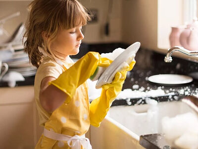 Несколько идей о том, как и зачем приучать ребенка к домашним обязанностям