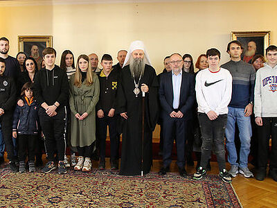 Сербский Патриарх вручил стипендии учащимся из многодетных семей