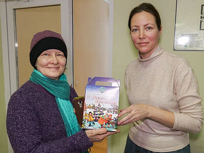 В епархиях беженцам и пострадавшим мирным жителям перед праздниками раздают подарки. Информационная сводка о помощи беженцам (от 30 декабря 2022 года)