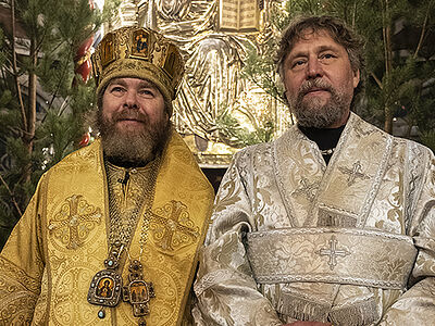 Митрополит Тихон совершил ночную литургию в псковском кафедральном соборе