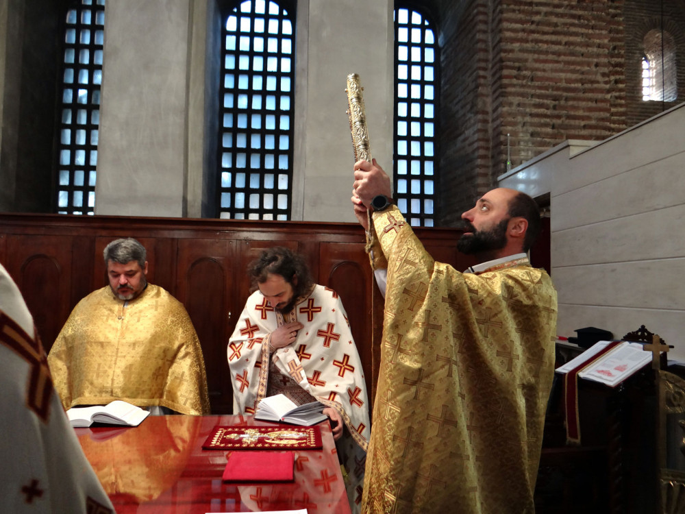 The beginning of the liturgy, with Fr. Lachezar holding the Gospel