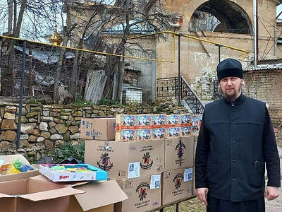При Митрофановском храме Лисичанска в праздники раздали подарки мирным жителям. Информационная сводка о помощи беженцам (от 20 января 2023 года)