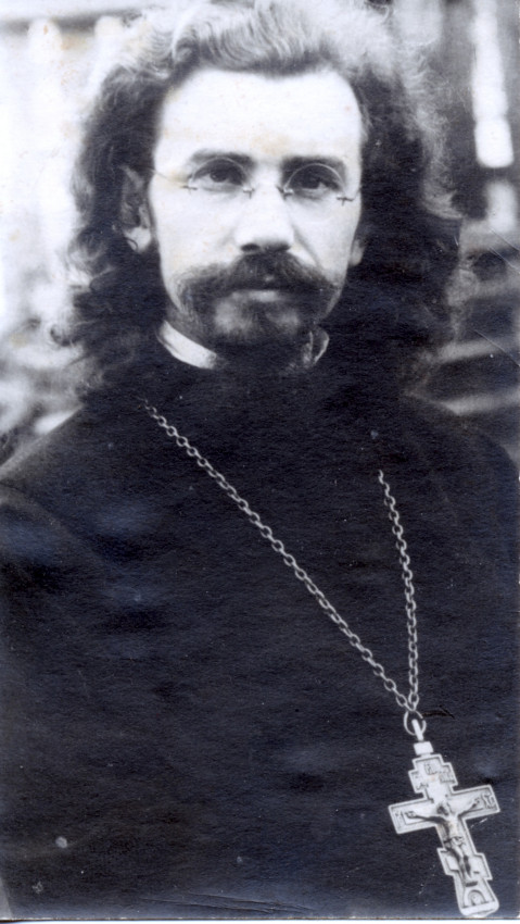 Иерей Иоанн Крестьянкин. Фотография, сделанная вскоре после рукоположение во иерея, 1946
