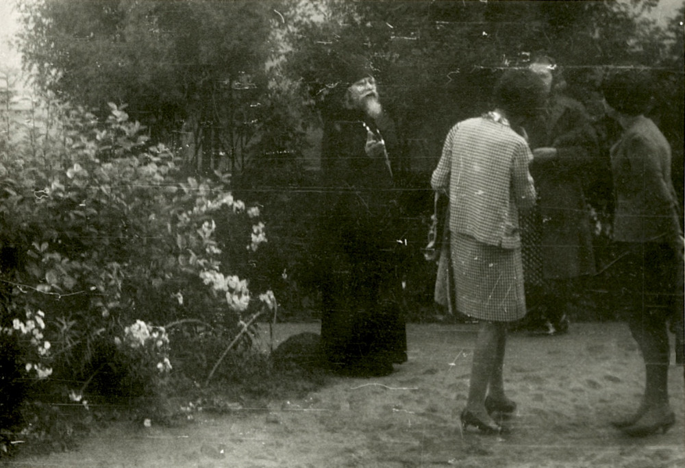 Беседа в монастырском саду, 1970-е