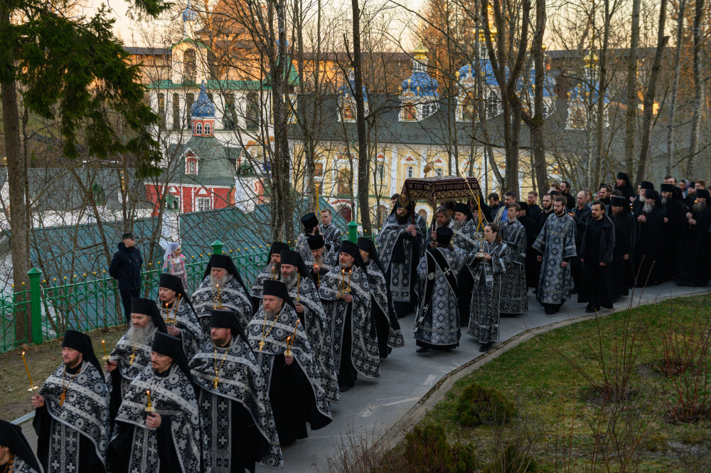 The procession with the Burial Shroud on Holy Friday, Holy Dormition Pskov Caves Monastery