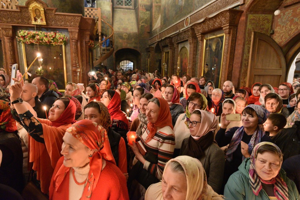 Paschal services in Sretensky Monastery, Moscow