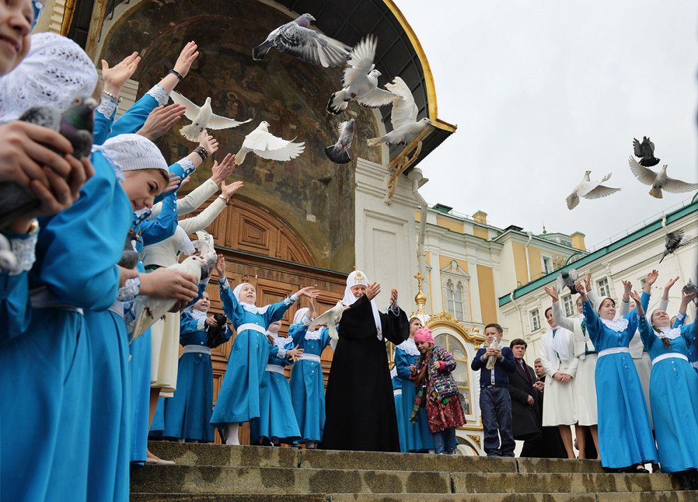 Releasing doves on the feast of the Annunciation