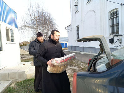 Священники Северодонецкой епархии передали помощь в дом престарелых. Информационная сводка о помощи беженцам (от 14 марта 2023 года)