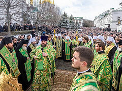 Petitions in defense of UOC and Kiev Caves Lavra on gov’t site—Ukrainians defend their Church
