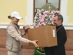 В российских епархиях передали беженцам в ПВР пасхальные подарки. Информационная сводка о помощи беженцам (от 20 апреля 2023 года)