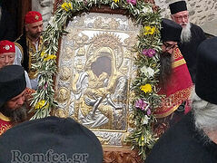 Axion Estin Icon arrives in Athens from Mt. Athos (+VIDEOS)
