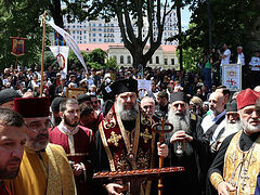 Thousands of Georgians process in honor of Family Purity Day