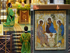 Rublev’s Holy Trinity Icon arrives at Christ the Savior Cathedral for Pentecost (+VIDEO)