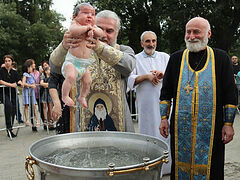 1,300 children baptized as Godchildren to beloved Patriarch Ilia