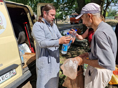 11 тонн помощи доставил специальный центр Крымской митрополии в Голую Пристань и ПВР. Информационная сводка о помощи беженцам (от 21 июня 2023 года)