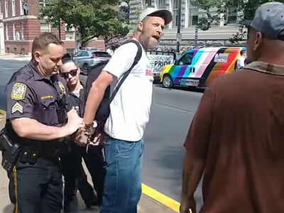 США: по многочисленным просьбам сняты обвинения с уличного проповедника, арестованного во время гей-парада