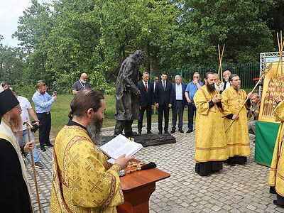 В рамках духовно-просветительского проекта «Дни Достоевского в Оптиной пустыни» состоялось открытие памятника великому писателю