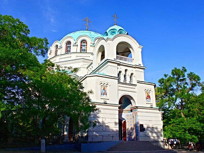 При Николаевском соборе Евпатории сформировали 400 гуманитарных наборов для пострадавших от затопления. Информационная сводка о помощи беженцам (от 11 июля 2023 года)