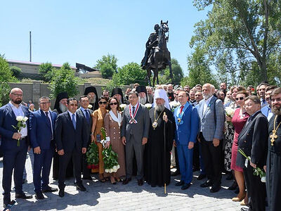 В Алма-Ате состоялось открытие памятника благоверному князю Александру Невскому