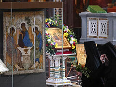 200,000+ venerated Rublev’s Trinity Icon after it was returned to the Church