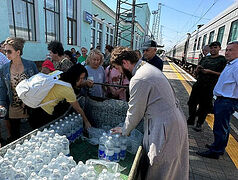 Джанкойская епархия организовала раздачу продуктов и воды в поселке Вольное. Информационная сводка о помощи беженцам (от 26 июля 2023 года)