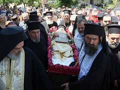 Greek Church bids final farewell to beloved priest—spiritual child of a saint and spiritual father of hundreds