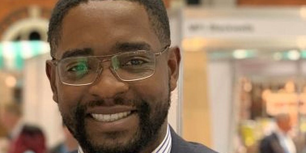 Англия: член местного совета отстранен от должности и исключен из ...