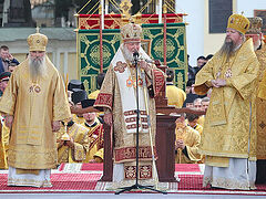 Patriarch Kirill places relics of St. Alexander Nevsky in newly returned sarcophagus (+VIDEOS)