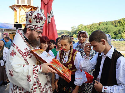Русская Церковь передала частицу мощей Св. Александра Невского в сербский монастырь