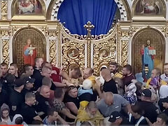 Ukraine: 350+ Orthodox parishes re-registered to schismatics so far this year