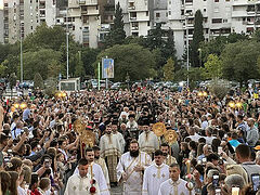Thousands of faithful welcome Patriarch Porfirije in Montenegro capital