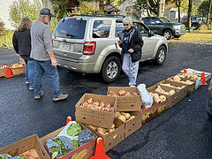 Pennsylvania parish distributes food to the needy