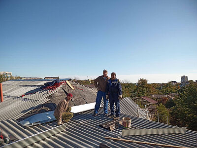 35 смен православных добровольцев-ремонтников посетили Мариуполь с марта. Информационная сводка о помощи беженцам (от 31 октября 2023 года)