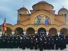 Greek hierarchs react to gay marriage bill