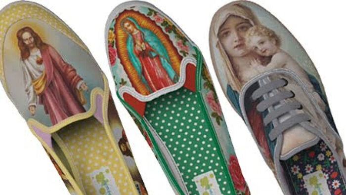 Jesus shoes. Обувь с ликами святых. Ботинки Иисуса. Кроссовки Иисуса. Обувь на иконах.