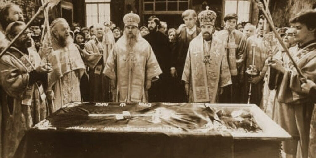 Έκθεμα υπ’ αριθμόν 12125ή ένας άγιος που επιστρέφει