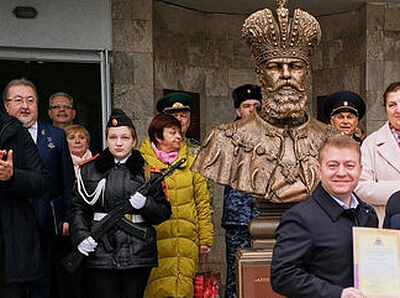 На территории Ялтинской школы открыт бюст императору Александру III