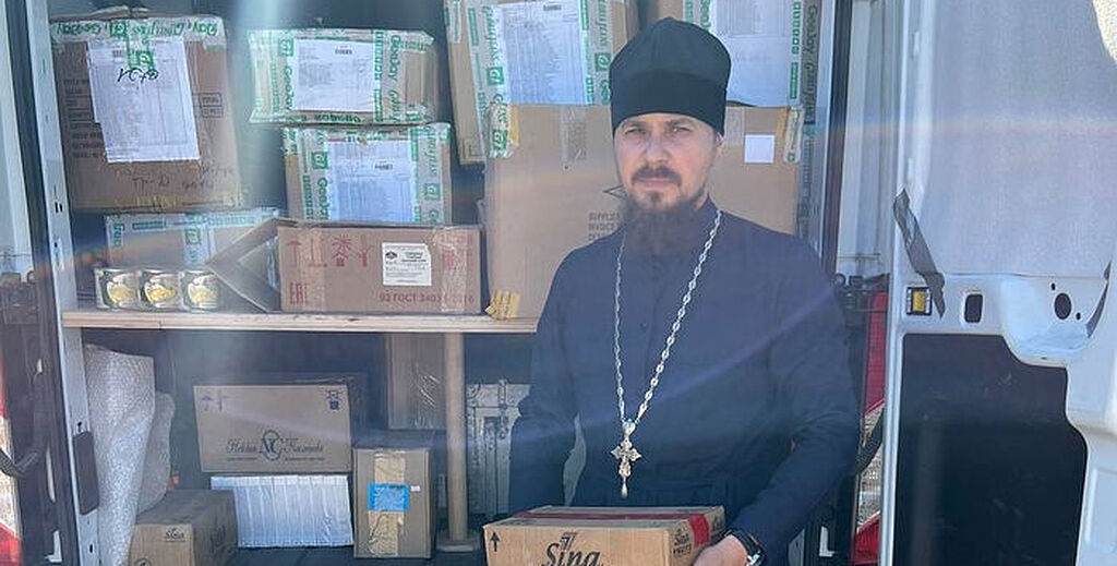 Православный кот. Как жили священники. Владимир хайров священник. Священник в доме инвалидов. Деревенский батюшка.