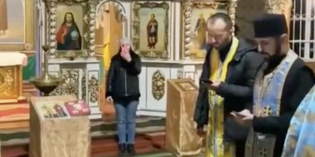 Στην πόλη Σοκιριάνι στην περιφέρεια Τσερνοβτσί της Ουκρανίας επιδρομείς άρπαξαν ιερό ναό