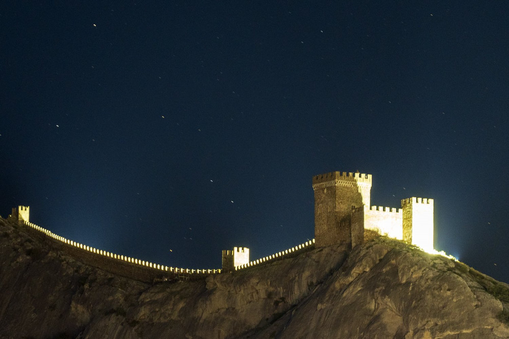 Генуэзская крепость в Судаке после заката