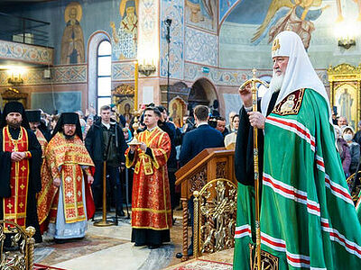 Патриарх Кирилл: Иногда люди, обладающие властными полномочиями, переоценивают свое значение