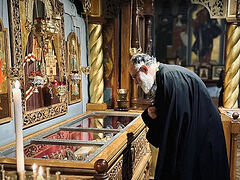 Antiochian Metropolitan visits ROCOR cathedral, venerates relics of St. John (Maximovitch)