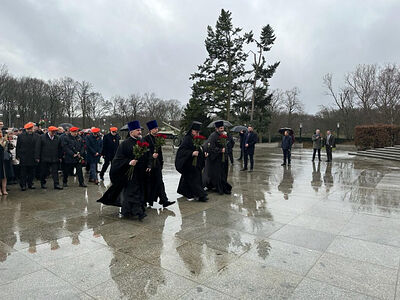 В Берлине архиепископ Рузский Тихон принял участие в возложении венков у мемориала советским воинам-освободителям