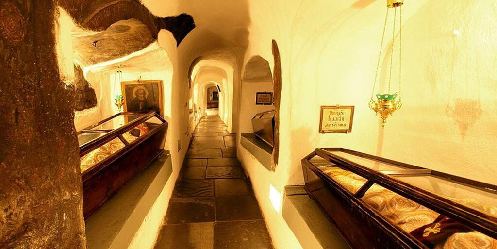 Οι Αρχές του Κιέβου θέλουν να «κάνουν καταγραφή» των λειψάνων από τα Κοντινά Σπήλαια