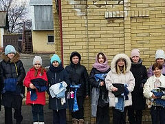 При Никольском храме в Первомайске на Донбассе детям раздали новую одежду. Информационная сводка о помощи беженцам (от 29 февраля 2024 года)