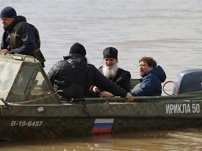 Глава Оренбургской митрополии посетил пострадавший от наводнения город Орск