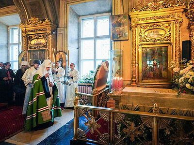 Предстоятель Русской Церкви совершил панихиду на месте погребения Патриарха Сергия